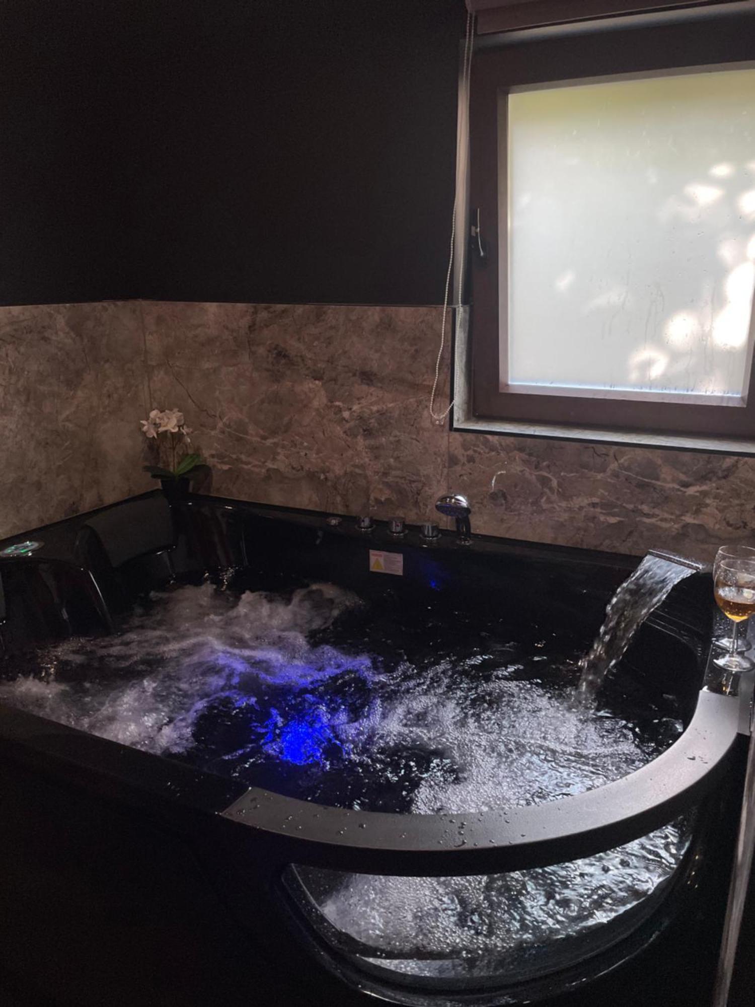 Jacuzzi Love Room Mulhouse Exterior foto